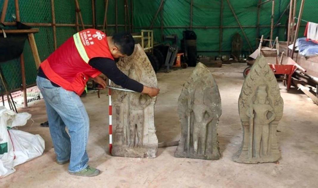 Arkeologlar bile şaştı kaldı: Şaşırtıcı derecede iyi durumdalar! Koruma altındaki kum taşı heykellerinin yenileri bulundu 3